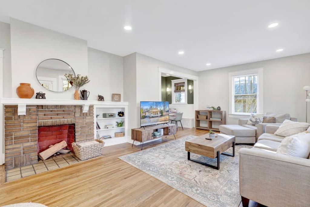 Historic Family Getaway Mins From Downtown Βίλα Μπέρμινχαμ Εξωτερικό φωτογραφία